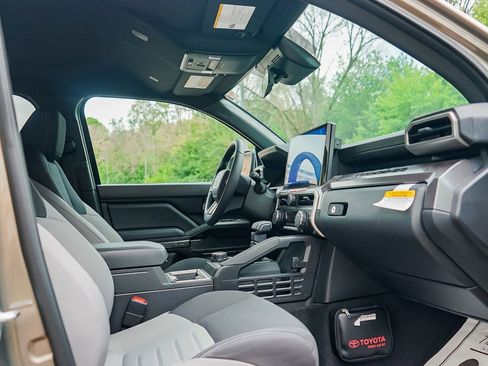 New 2025 Toyota Tacoma TRD Off-Road image 9