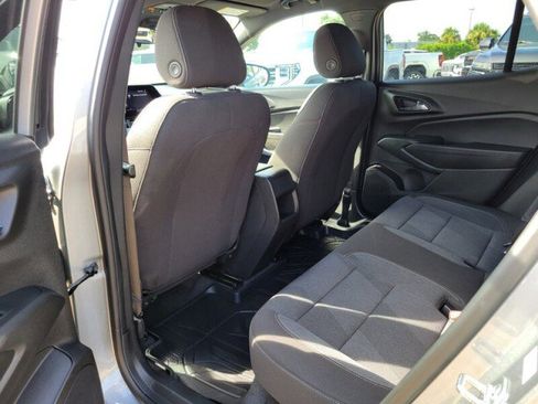 Certified 2025 Chevrolet Trax RS w/ Driver Confidence Package image 27