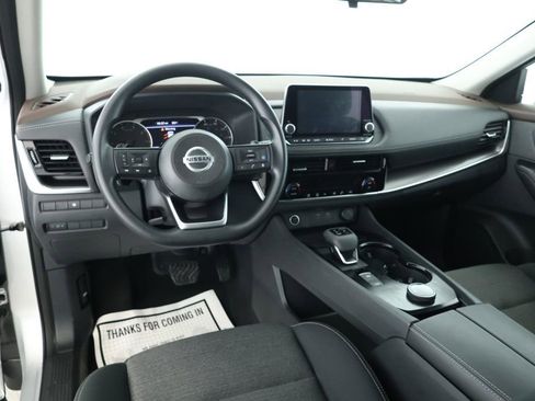 Used 2021 Nissan Rogue SV image 10