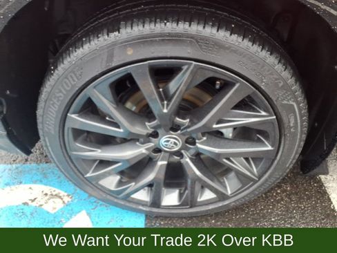 Used 2025 Toyota Crown Signia w/ Advanced Technology Package image 28