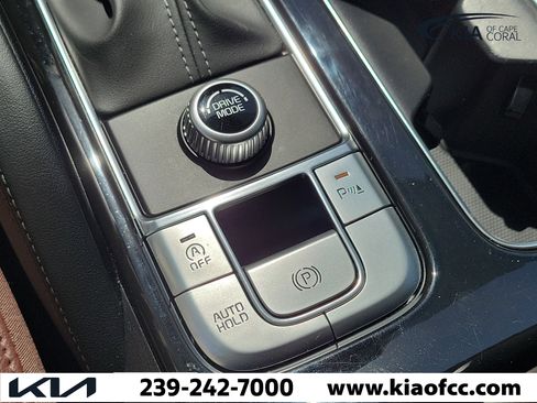 Certified 2024 Kia Telluride EX w/ EX Captain's Chair Package FWD image 31