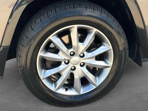 Used 2018 Jeep Cherokee Latitude AWD/4WD image 7