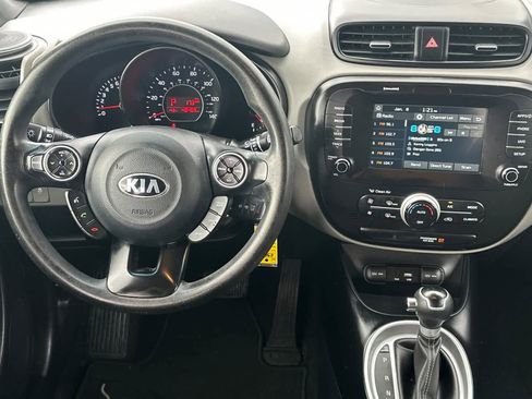 Used 2019 Kia Soul + image 14