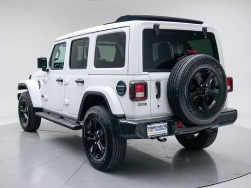 Used 2019 Jeep Wrangler Unlimited Sahara AWD/4WD image 3