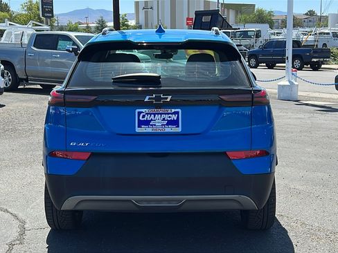 Used 2023 Chevrolet Bolt EUV Premier w/ Sun & Sound Package FWD image 6