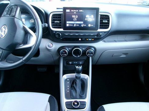 Used 2024 Hyundai Venue SEL FWD image 13