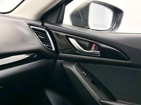 Used 2015 MAZDA MAZDA3 i Touring image 26