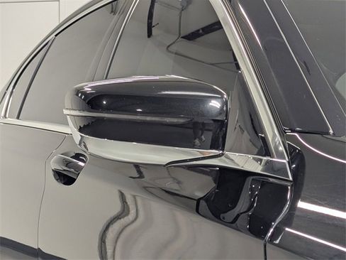 Used 2022 BMW 740i image 32