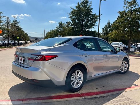 Used 2025 Toyota Camry LE image 6