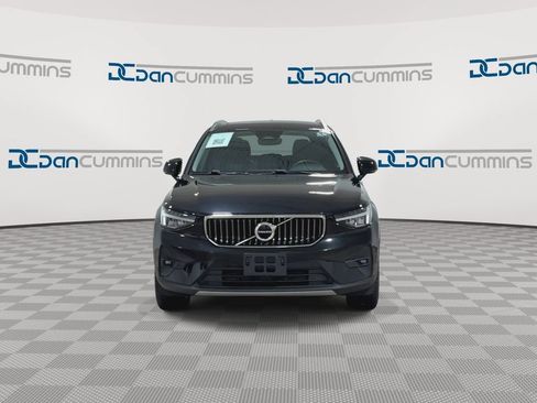 Used 2023 Volvo XC40 B5 Plus AWD/4WD image 3