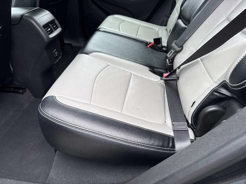 Used 2020 Chevrolet Equinox LS FWD image 15