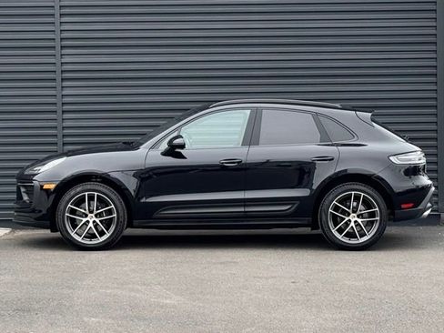 Certified 2025 Porsche Macan image 2