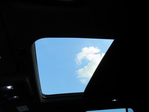 Used 2023 GMC Yukon AT4 image 29