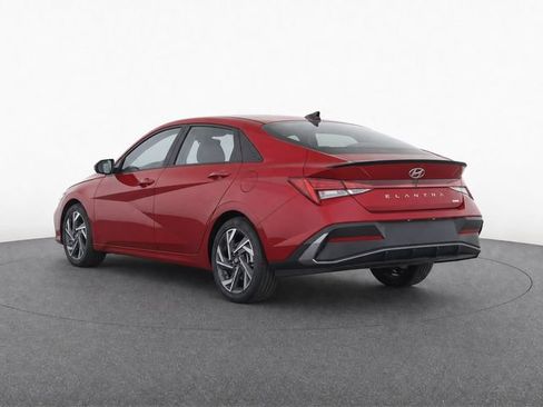 Used 2025 Hyundai Elantra SEL FWD image 7