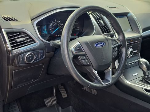 Used 2018 Ford Edge Titanium w/ Technology Package AWD/4WD image 10