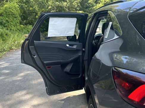 New 2025 Ford Escape SE image 24