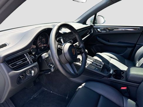 Certified 2026 Porsche Macan AWD/4WD image 4