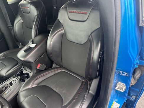 Used 2019 Jeep Cherokee Trailhawk w/ Cold Weather Group AWD/4WD image 34