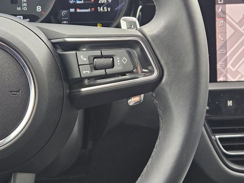 Certified 2025 Porsche Macan image 27