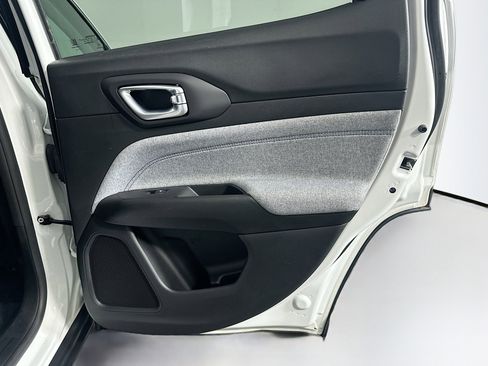 Used 2022 Jeep Compass Latitude w/ Convenience Group image 32