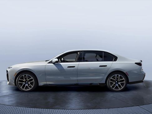 Certified 2023 BMW i7 xDrive60 AWD/4WD image 3