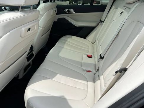 Used 2022 BMW X5 xDrive45e w/ M Sport Package AWD/4WD image 12