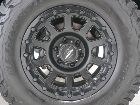 Used 2020 Toyota Tacoma SR AWD/4WD image 21