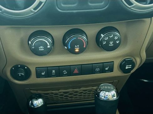 Used 2017 Jeep Wrangler Sahara w/ Connectivity Group image 14