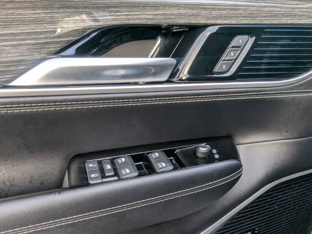 Used 2022 Jeep Wagoneer Series III AWD/4WD image 15