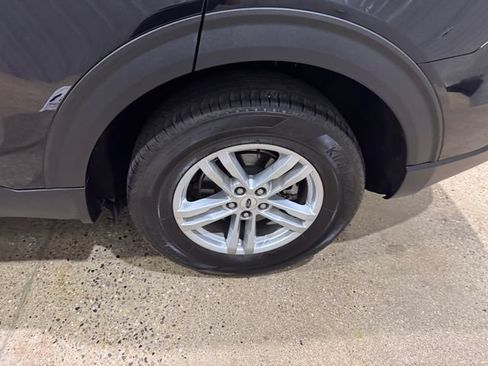 Used 2024 Ford Explorer XLT AWD/4WD image 32