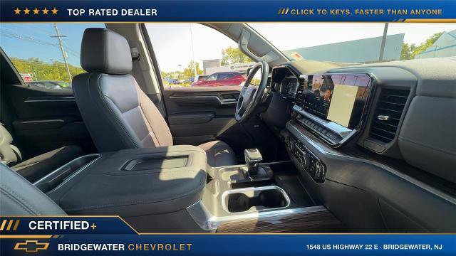 Used 2022 Chevrolet Silverado 1500 LT Trail Boss w/ LT Trail Boss Premium Package AWD/4WD image 16