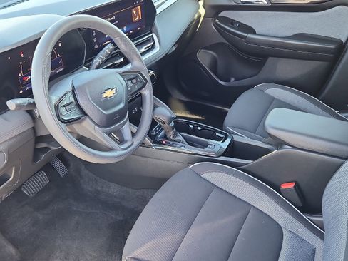 Used 2025 Chevrolet TrailBlazer LT image 9