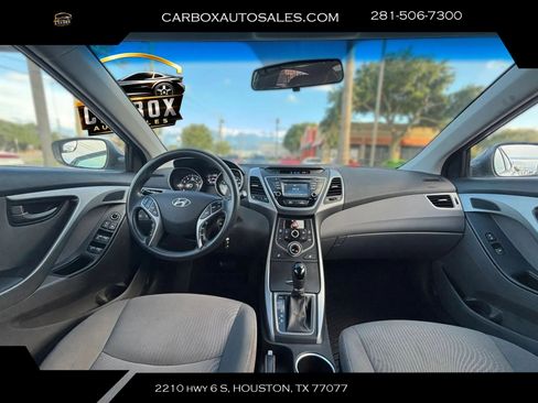 Used 2014 Hyundai Elantra SE w/ Option Group 02 FWD image 9