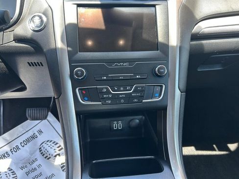Used 2019 Ford Fusion SE FWD image 11