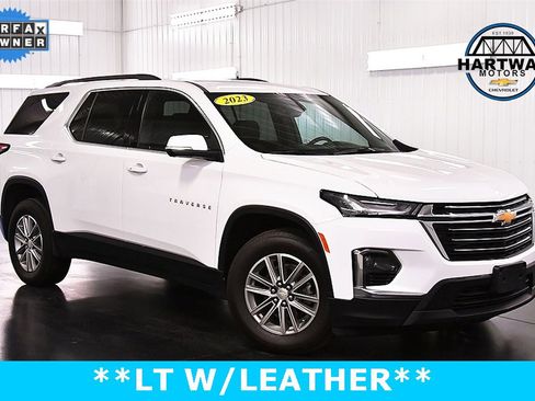 Used 2023 Chevrolet Traverse LT w/ Rear Camera Mirror Package image 1