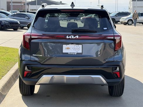 Used 2025 Kia Seltos S image 5