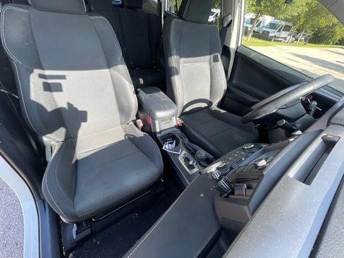 Used 2018 Toyota RAV4 XLE FWD image 10