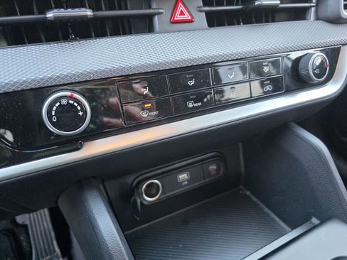 Used 2025 Kia Sportage LX image 14