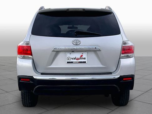 Used 2013 Toyota Highlander Plus FWD image 4