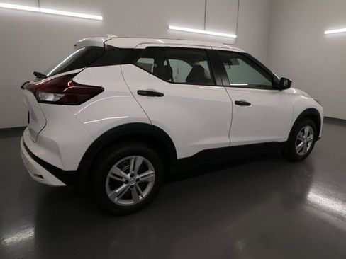New 2025 Nissan Kicks Play S image 2