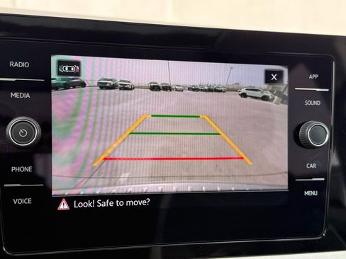 Used 2025 Volkswagen Taos SE image 9