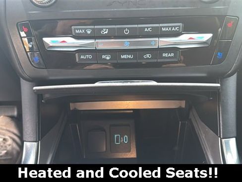 Used 2020 Ford Explorer Platinum w/ Premium Technology Package image 7