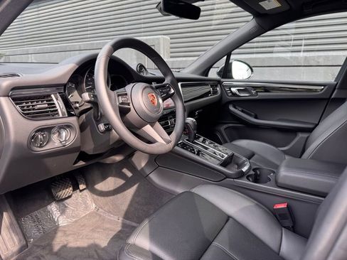 Certified 2026 Porsche Macan AWD/4WD image 14