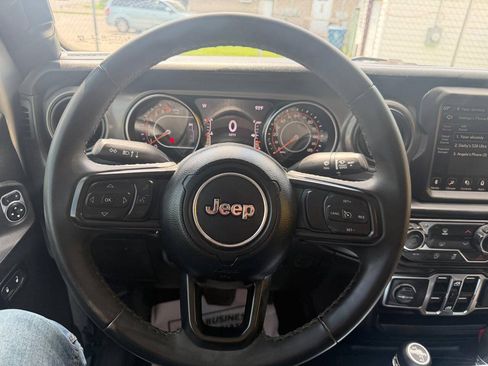 Used 2023 Jeep Gladiator Sport AWD/4WD image 8