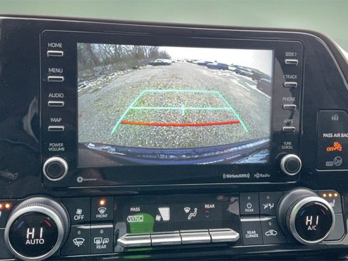 Used 2020 Toyota Highlander XLE image 21