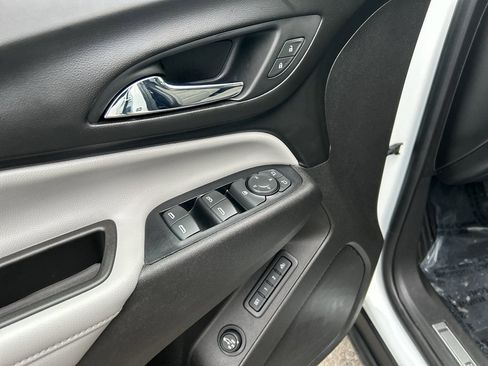 Used 2019 Chevrolet Equinox Premier image 18