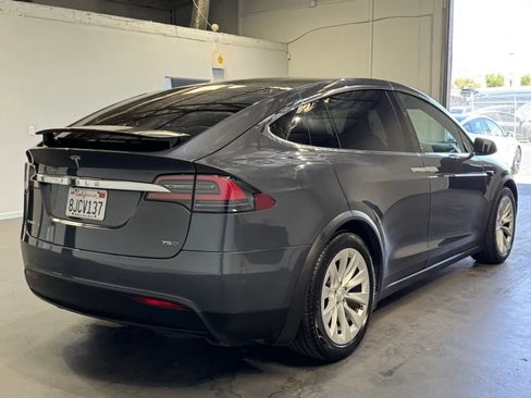 Used 2018 Tesla Model X 75D image 4