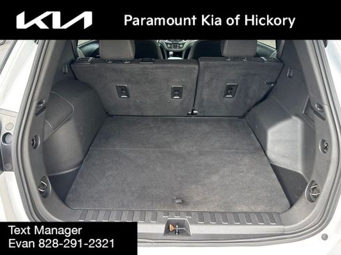 Used 2023 Chevrolet Equinox LT FWD image 11