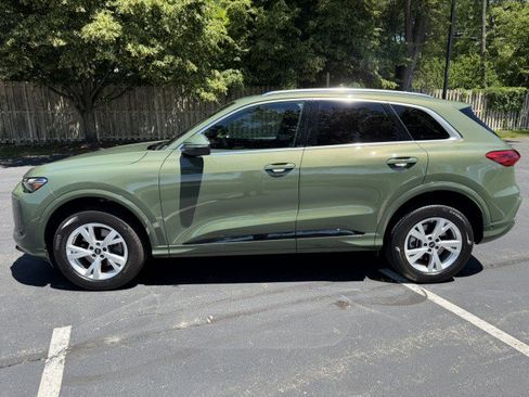 Certified 2025 Audi Q5 Premium w/ Convenience Package AWD/4WD image 4