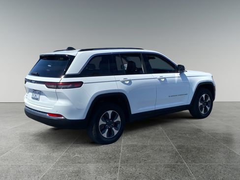 Used 2023 Jeep Grand Cherokee 4WD 4xe image 5